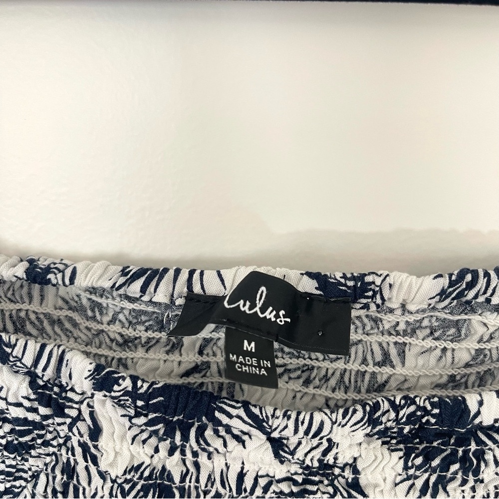 Lulus Navy Blue & White Tropical Print Smocked Off Shoulder Crop Top Size Medium - Picture 4 of 9